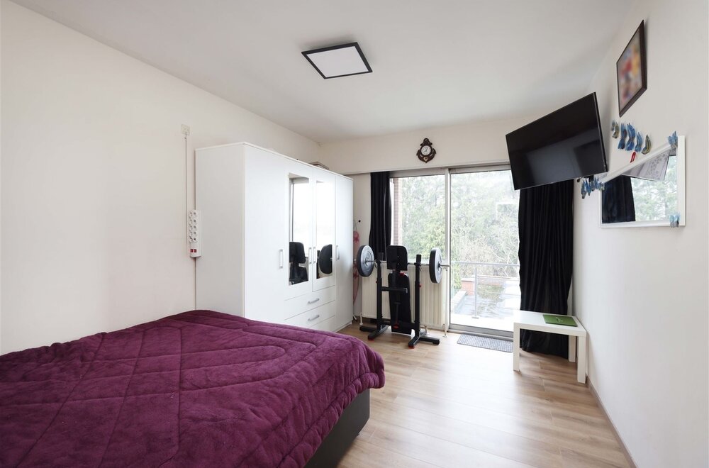 centraal-gelegen-lichtrijk-appartement-met-2-slaapkamers-n-terras-nabij-het-centrum-van-hasselt005.jpg