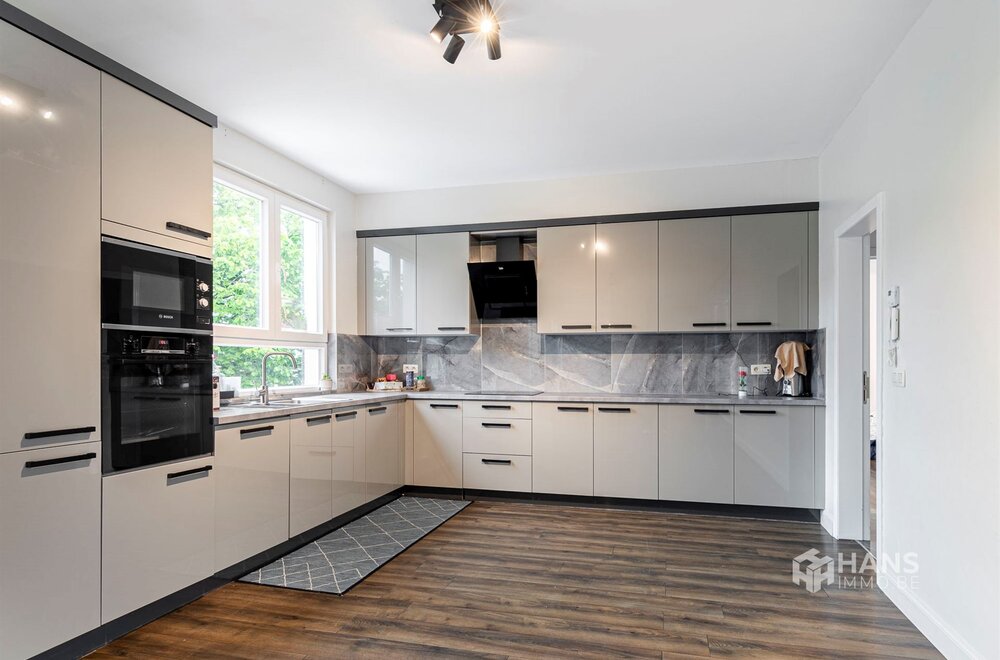 instapklaar-appartement-130-m-met-3-slaapkamer-en-terras-10-m-in-wilrijk001.jpg