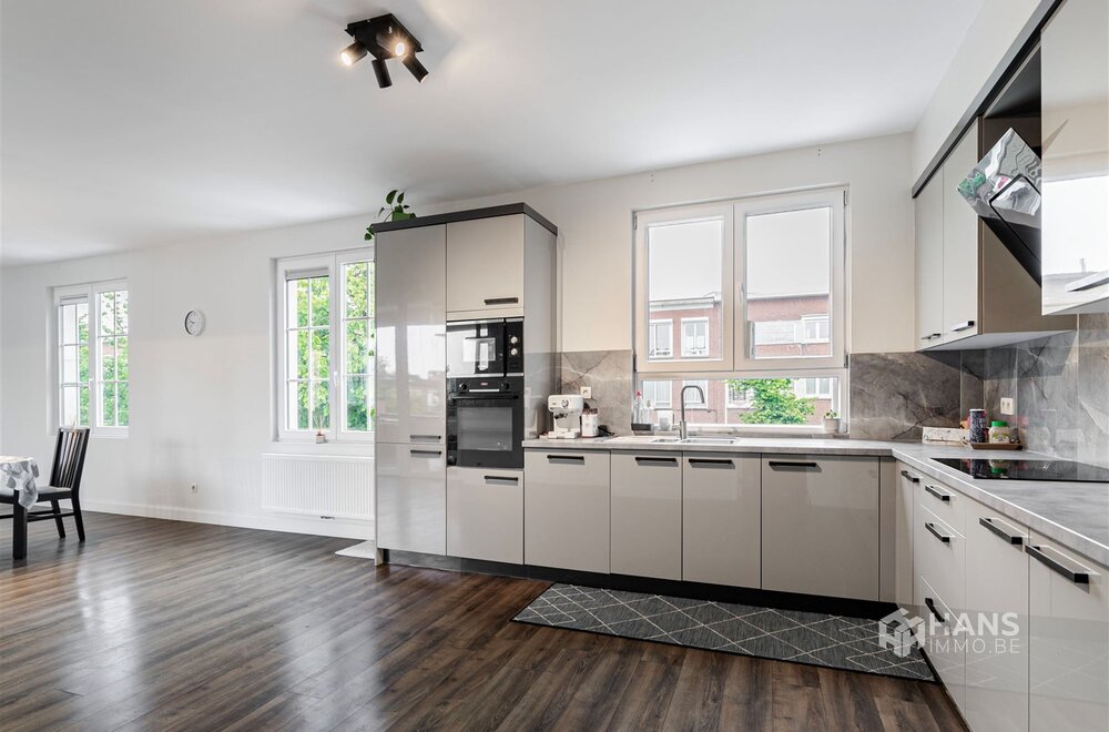 instapklaar-appartement-130-m-met-3-slaapkamer-en-terras-10-m-in-wilrijk002.jpg