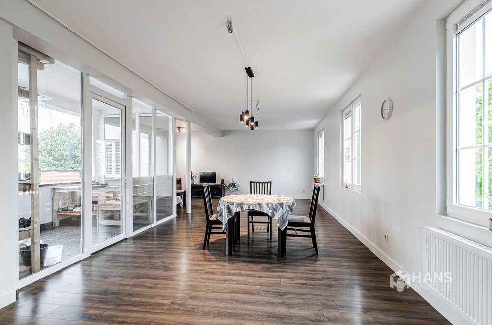instapklaar-appartement-130-m-met-3-slaapkamer-en-terras-10-m-in-wilrijk003.jpg