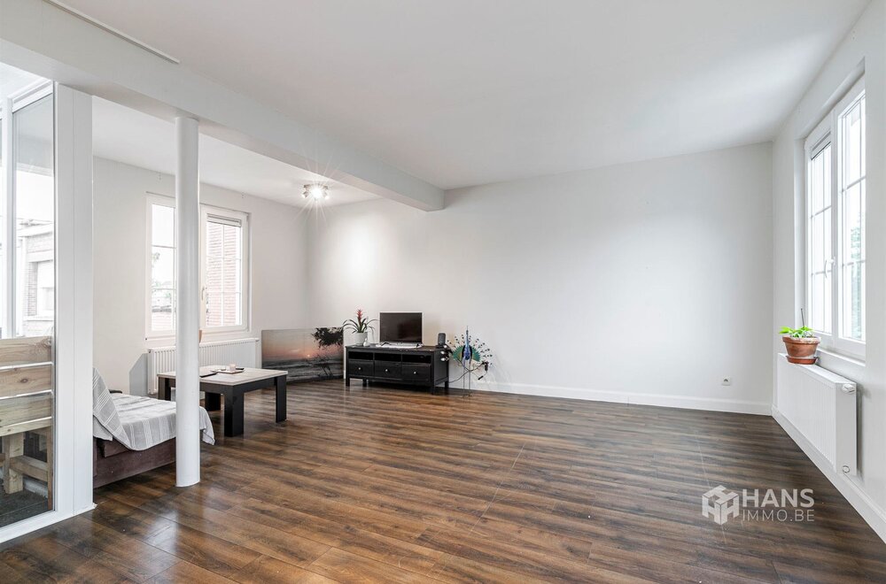 instapklaar-appartement-130-m-met-3-slaapkamer-en-terras-10-m-in-wilrijk004.jpg
