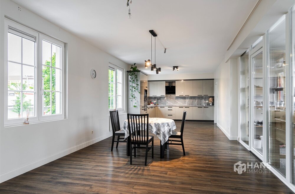 instapklaar-appartement-130-m-met-3-slaapkamer-en-terras-10-m-in-wilrijk007.jpg