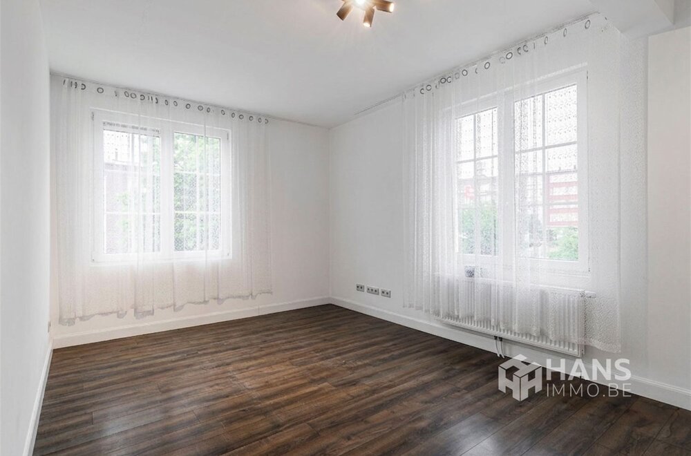 instapklaar-appartement-130-m-met-3-slaapkamer-en-terras-10-m-in-wilrijk009.jpg