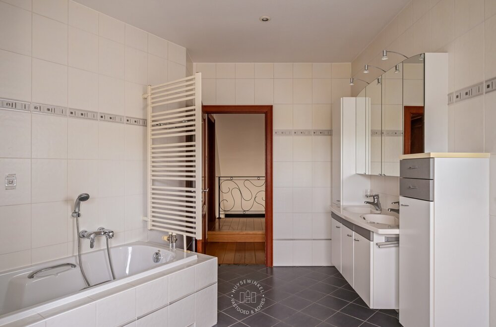 veelzijdige-woning-met-opslaggarage023.jpg