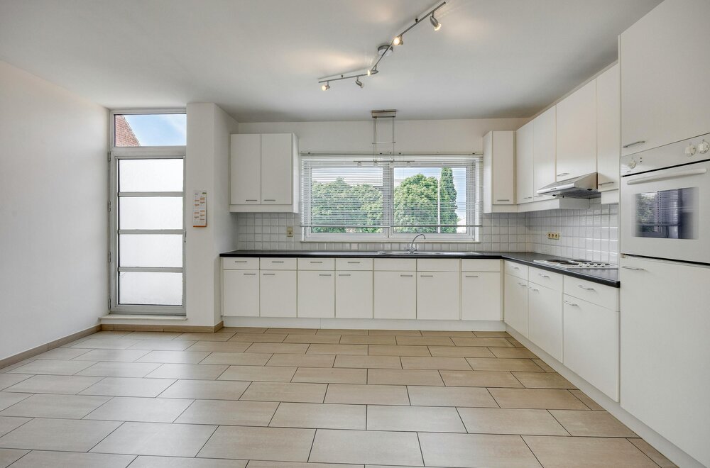 instapklaar-appartement-met-zuidgericht-terras-nabij-centrum-diepenbeek-003.jpg