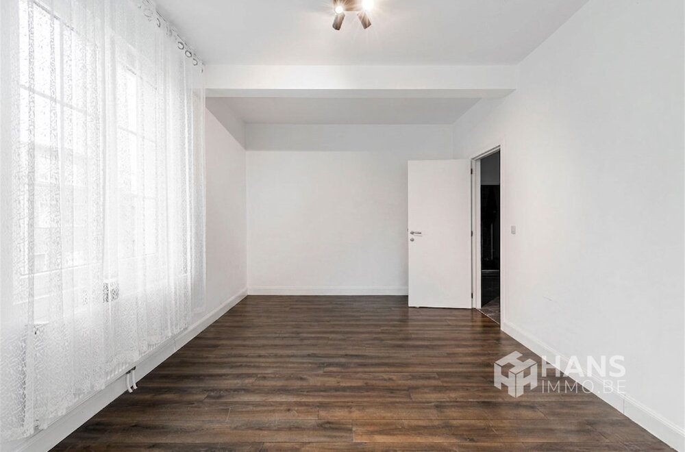 instapklaar-appartement-130-m-met-3-slaapkamer-en-terras-10-m-in-wilrijk010.jpg
