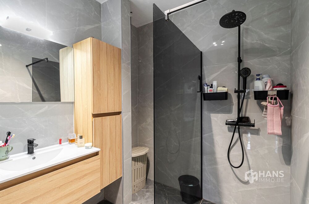 instapklaar-appartement-130-m-met-3-slaapkamer-en-terras-10-m-in-wilrijk011.jpg