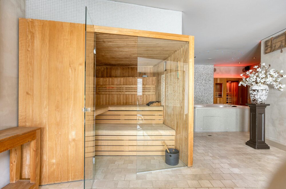 opbrengsteigendom-met-2-privatieve-sauna-s-met-appartement013.jpg