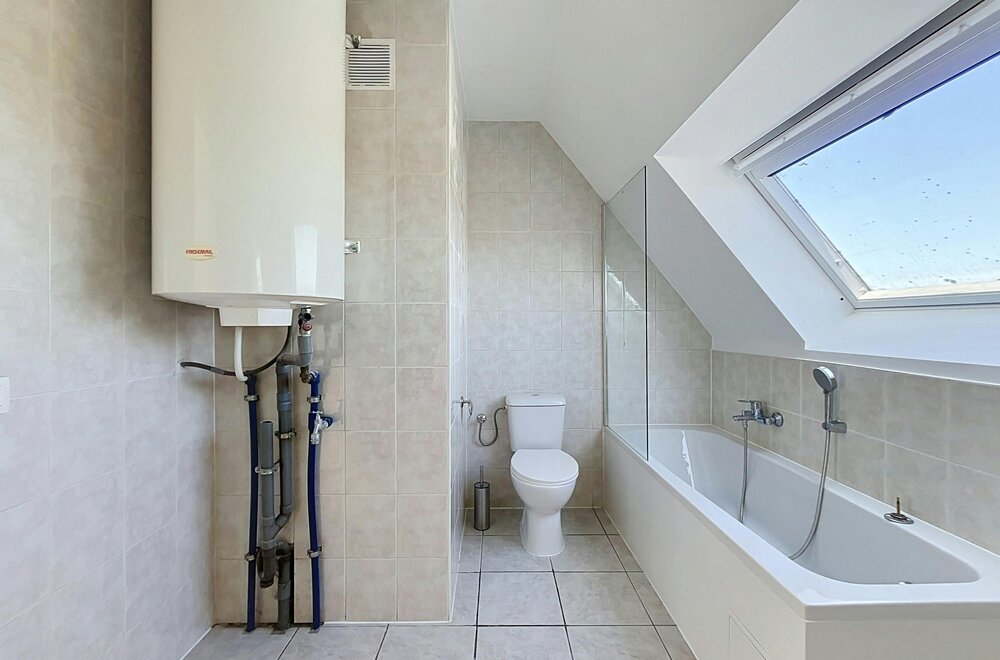 dakappertement-met-1-slaapkamer-te-koop-aan-station-eeklo011.jpg
