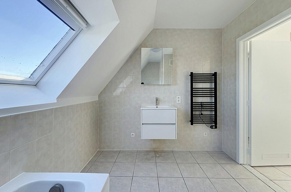 dakappertement-met-1-slaapkamer-te-koop-aan-station-eeklo012.jpg