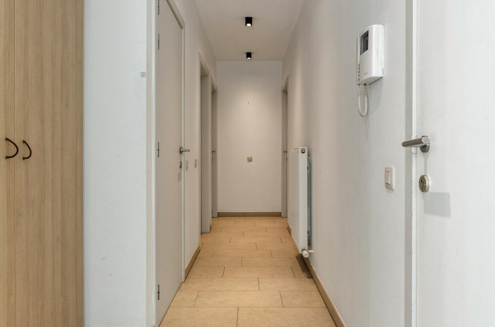 ruim-appartement-met-2-slpk-en-garage-te-koop-in-brasschaat002.jpg