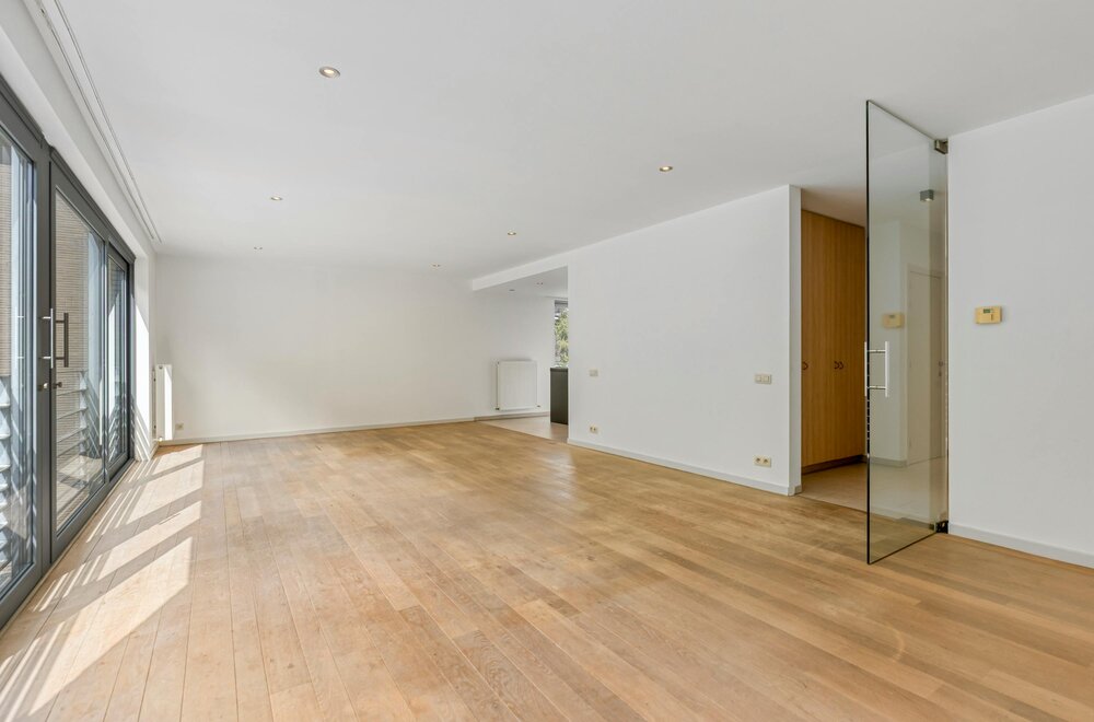 ruim-appartement-met-2-slpk-en-garage-te-koop-in-brasschaat004.jpg