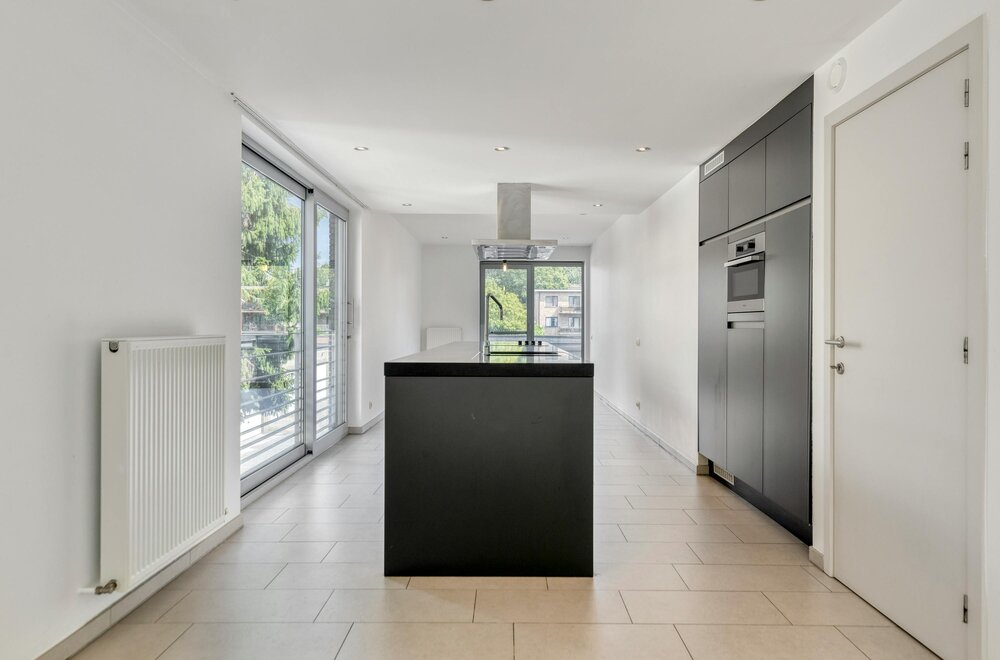 ruim-appartement-met-2-slpk-en-garage-te-koop-in-brasschaat009.jpg