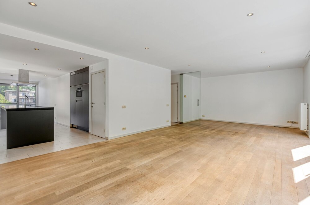 ruim-appartement-met-2-slpk-en-garage-te-koop-in-brasschaat010.jpg