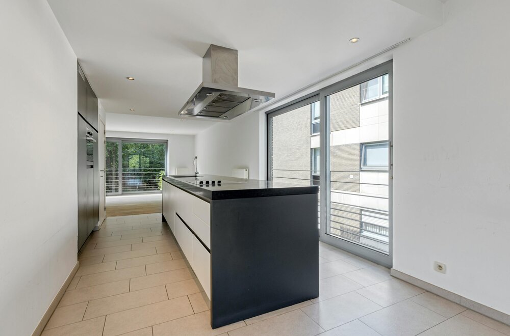 ruim-appartement-met-2-slpk-en-garage-te-koop-in-brasschaat011.jpg