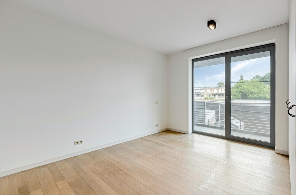 ruim-appartement-met-2-slpk-en-garage-te-koop-in-brasschaat013.jpg