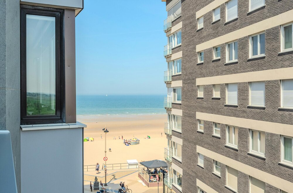 ruime-studio-met-prachtig-zijdelings-zeezicht-te-middelkerke001.jpg