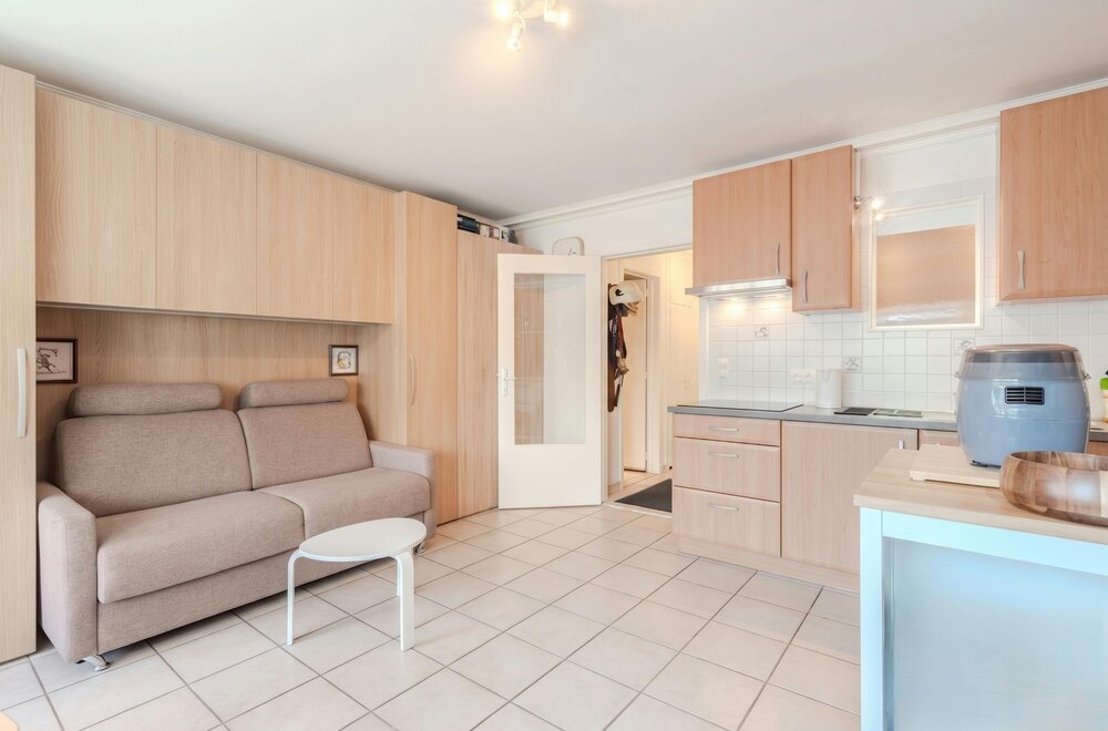 ruime-studio-met-prachtig-zijdelings-zeezicht-te-middelkerke004.jpg