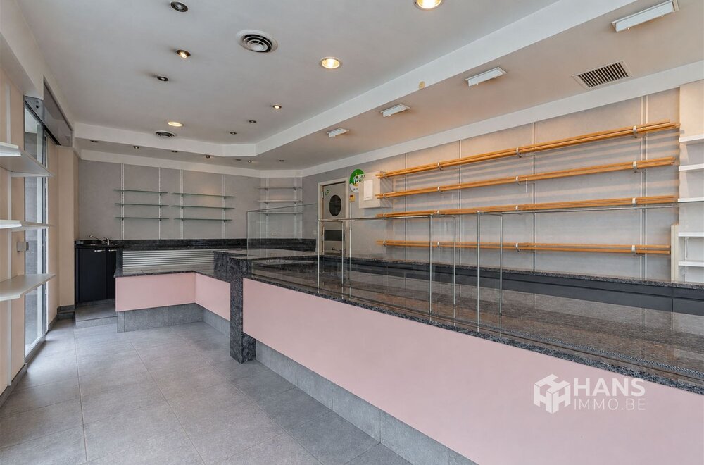 opbrengsteigendom-bestaande-uit-handelshuis-met-woonst-en-aanpalende-bel-etage-appartement-in-merksem-004.jpg