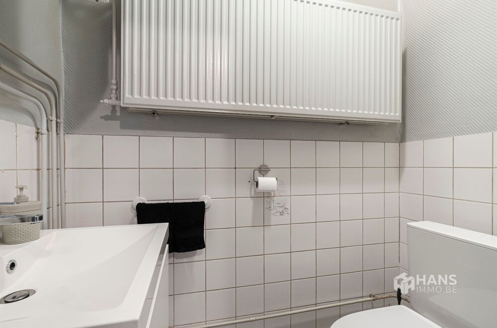 opbrengsteigendom-bestaande-uit-handelshuis-met-woonst-en-aanpalende-bel-etage-appartement-in-merksem-022.jpg