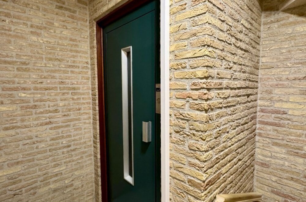 opbrengsteigendom-met-winkel-en-appartementen-op-toplocatie-in-kortrijk006.jpg