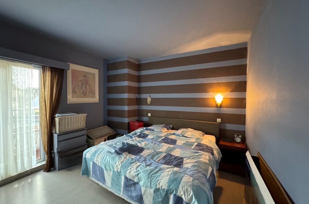 opbrengsteigendom-met-winkel-en-appartementen-op-toplocatie-in-kortrijk012.jpg