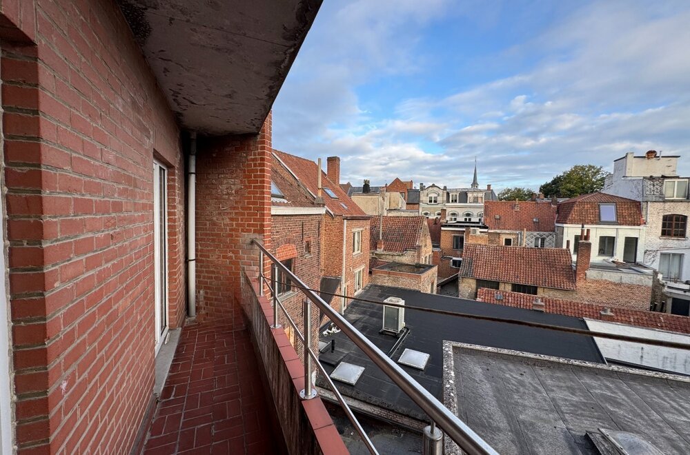 opbrengsteigendom-met-winkel-en-appartementen-op-toplocatie-in-kortrijk015.jpg