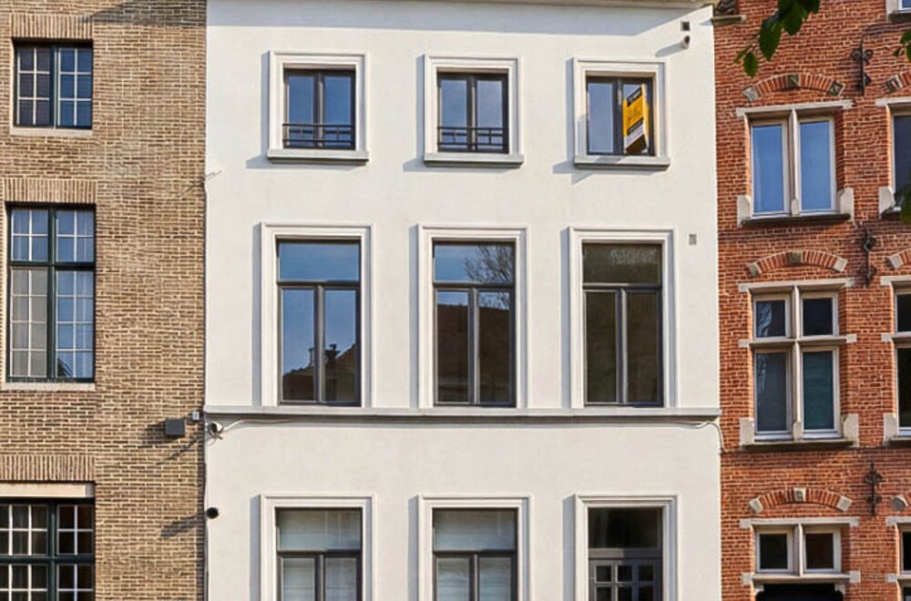 sfeervolle-penthouse-139-m2-met-zonneterras-schilderachtige-gelegen-rond-de-st-gilliskerk001.jpg