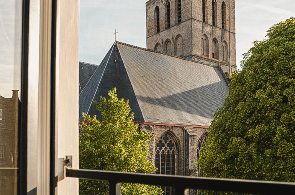 sfeervolle-penthouse-139-m2-met-zonneterras-schilderachtige-gelegen-rond-de-st-gilliskerk005.jpg