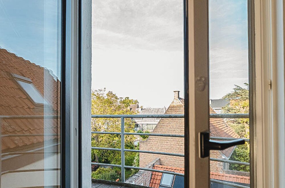 sfeervolle-penthouse-139-m2-met-zonneterras-schilderachtige-gelegen-rond-de-st-gilliskerk007.jpg