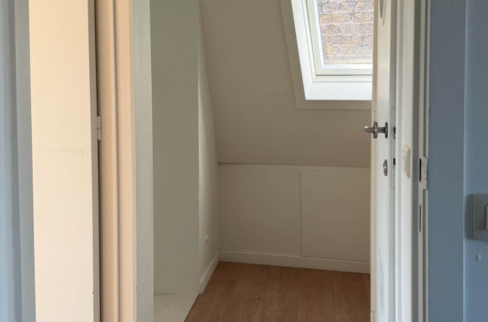 sfeervolle-penthouse-139-m2-met-zonneterras-schilderachtige-gelegen-rond-de-st-gilliskerk019.jpg