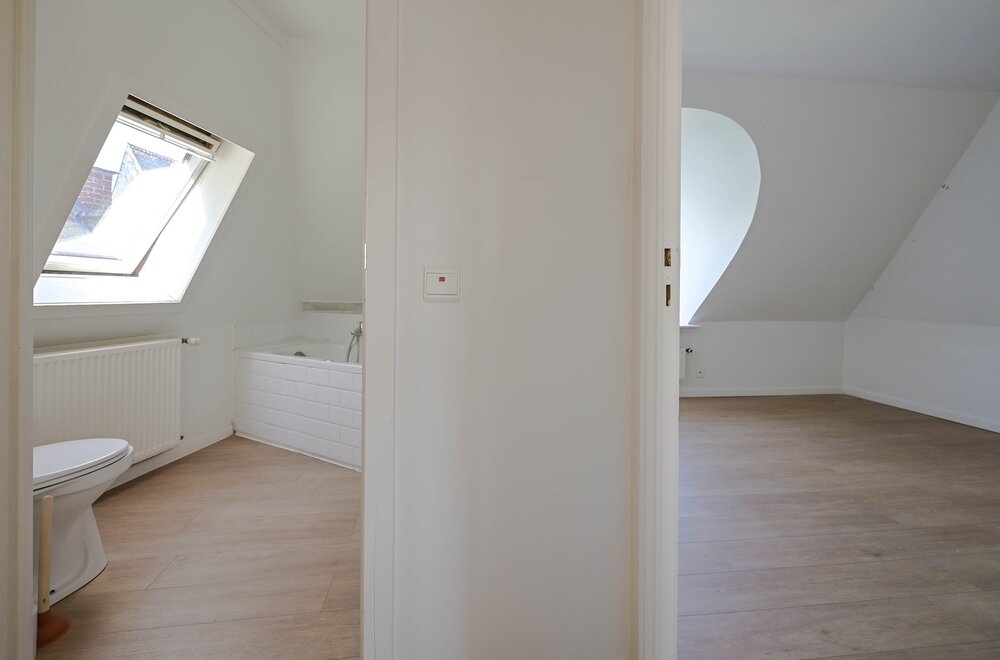 sfeervolle-penthouse-139-m2-met-zonneterras-schilderachtige-gelegen-rond-de-st-gilliskerk022.jpg