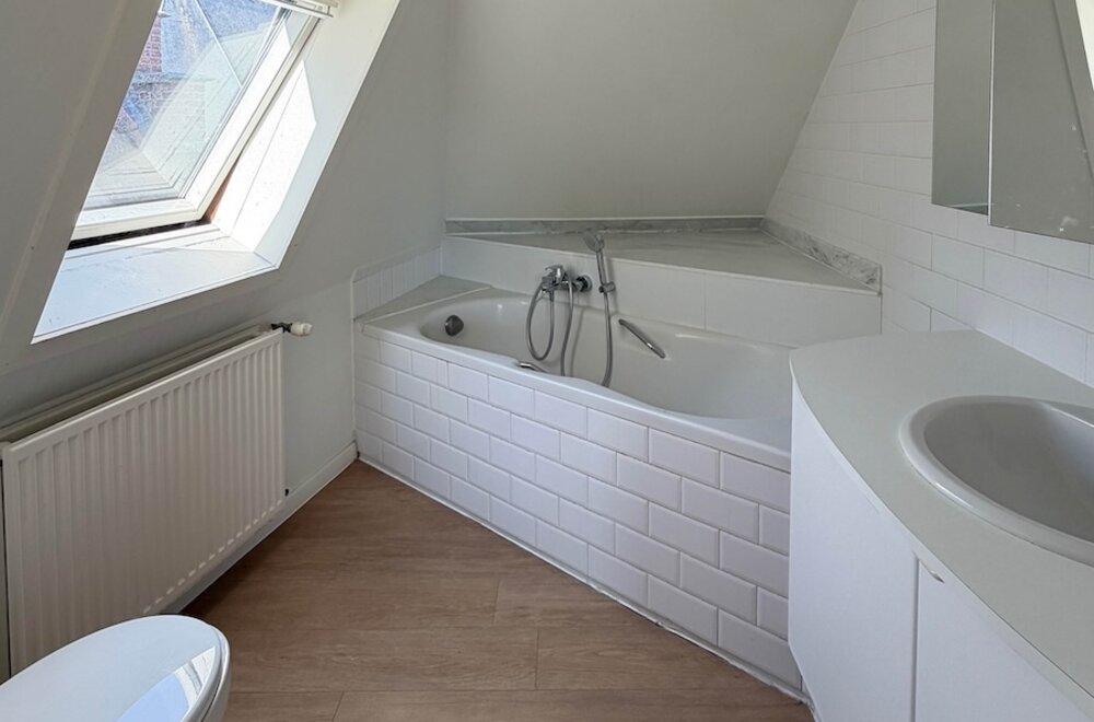 sfeervolle-penthouse-139-m2-met-zonneterras-schilderachtige-gelegen-rond-de-st-gilliskerk024.jpg