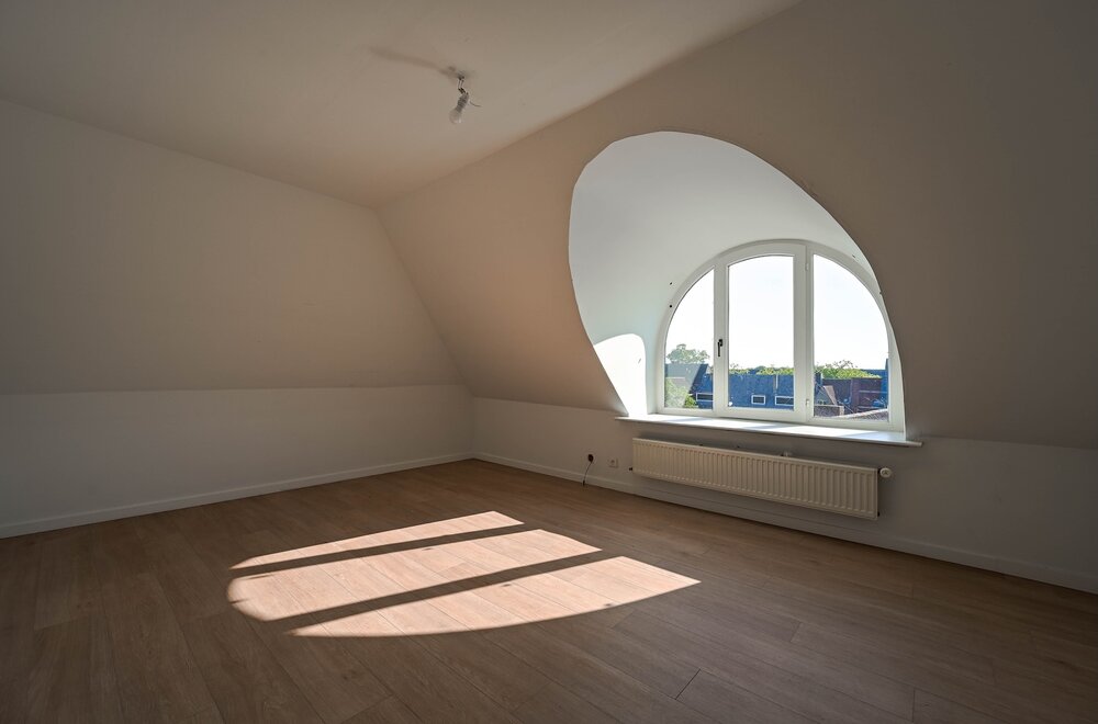 sfeervolle-penthouse-139-m2-met-zonneterras-schilderachtige-gelegen-rond-de-st-gilliskerk026.jpg