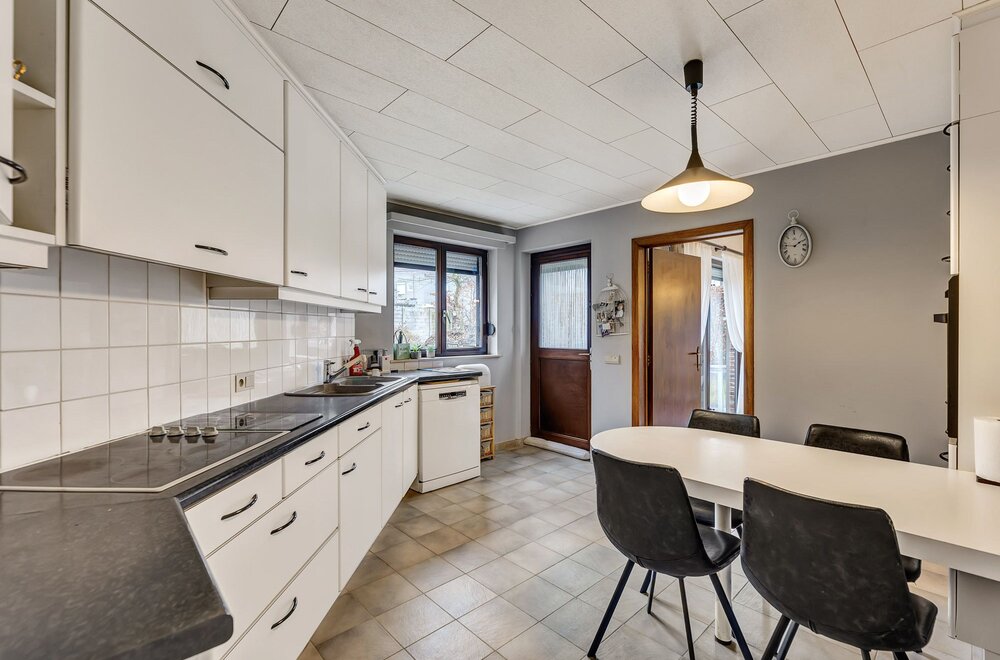 instapklare-hob-met-3-slaapkamers-garage-en-zonnige-tuin006.jpg