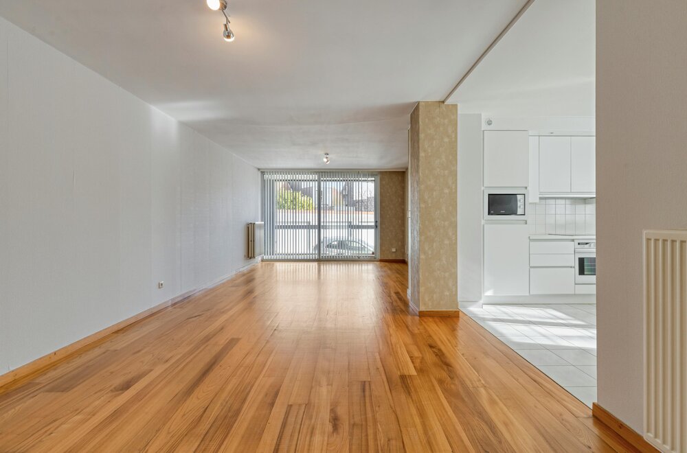 instapklaar-appartement-met-terras-te-koop-in-roeselare-002.jpg