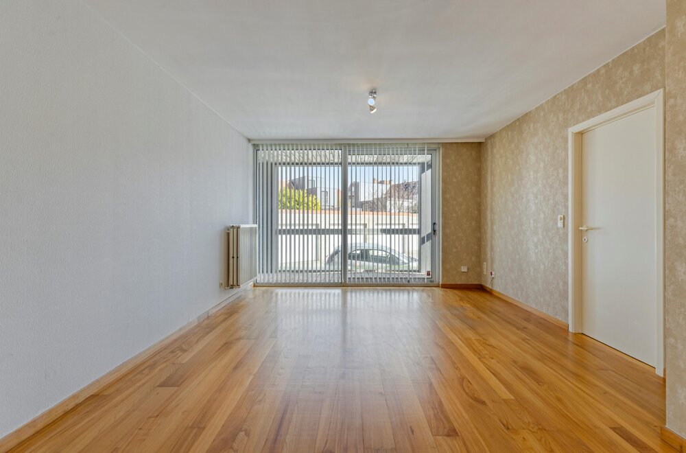 instapklaar-appartement-met-terras-te-koop-in-roeselare-004.jpg