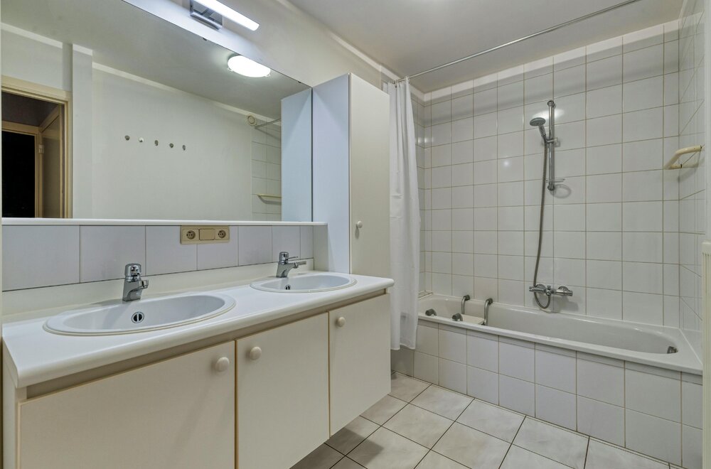 instapklaar-appartement-met-terras-te-koop-in-roeselare-013.jpg