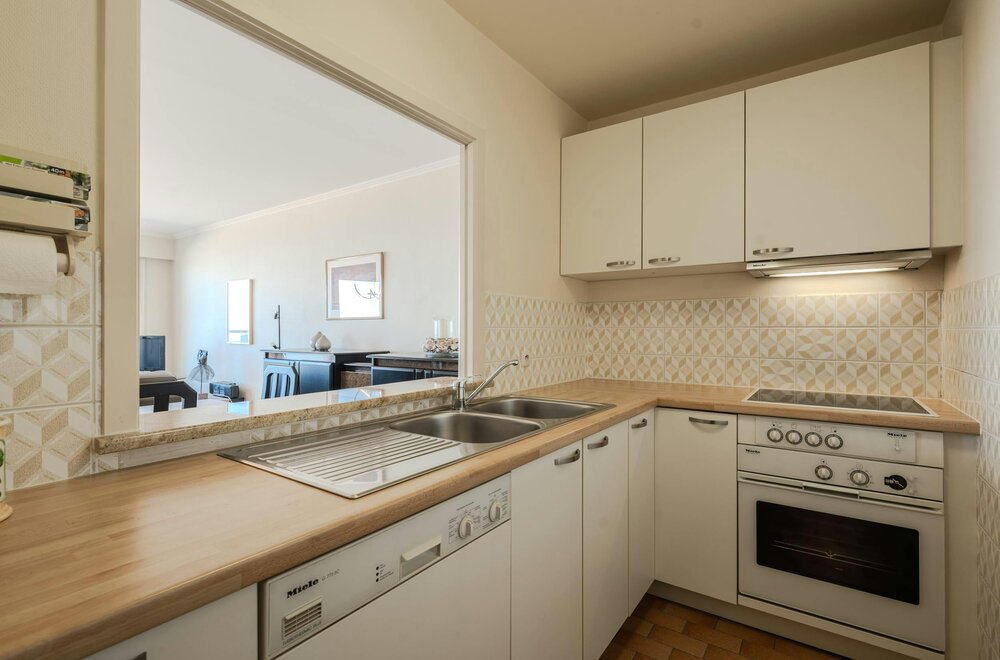 ruim-2-slaapkamer-appartement-met-frontaal-zeezicht005.jpg