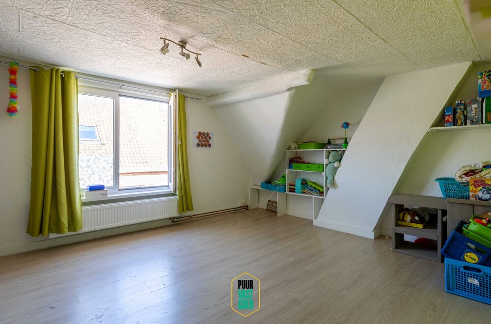 charmante-gezinswoning-met-4-slaapkamers-op-een-uitstekende-ligging-in-sint-andries-015.jpg