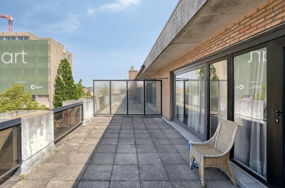 appartement-met-prachtig-terras-te-koop-in-centrum-roeselare008.jpg