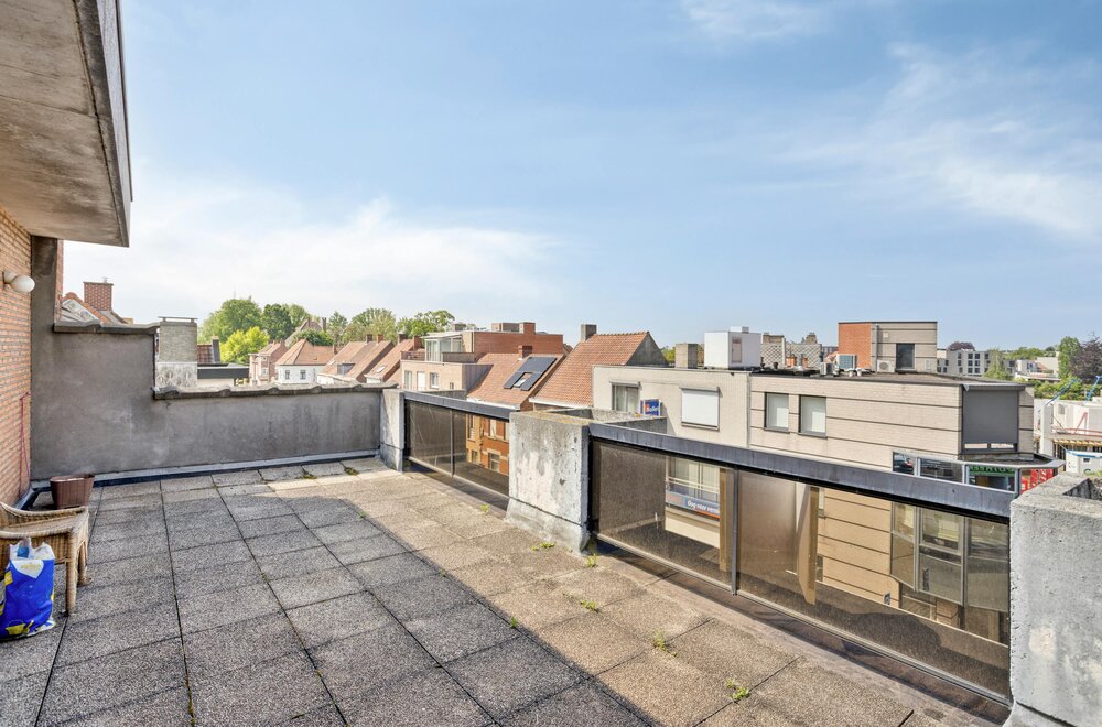 appartement-met-prachtig-terras-te-koop-in-centrum-roeselare009.jpg