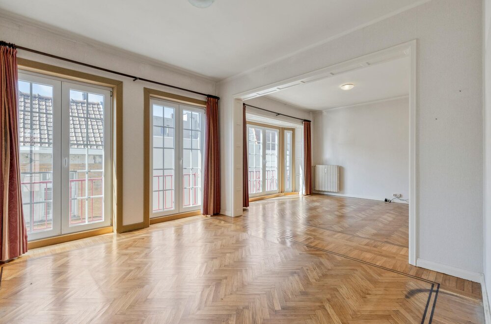appartement-met-3-kamers-en-garagebox-te-koop-in-centrum-kortrijk001.jpg