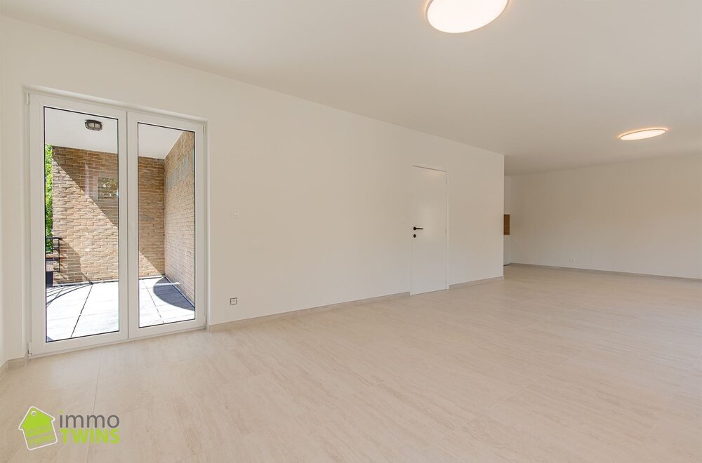 ruim-totaal-gerenoveerd-appartement-van-119-m-met-terras-staanplaats-en-garage-te-appels-bij-dendermonde006.jpg