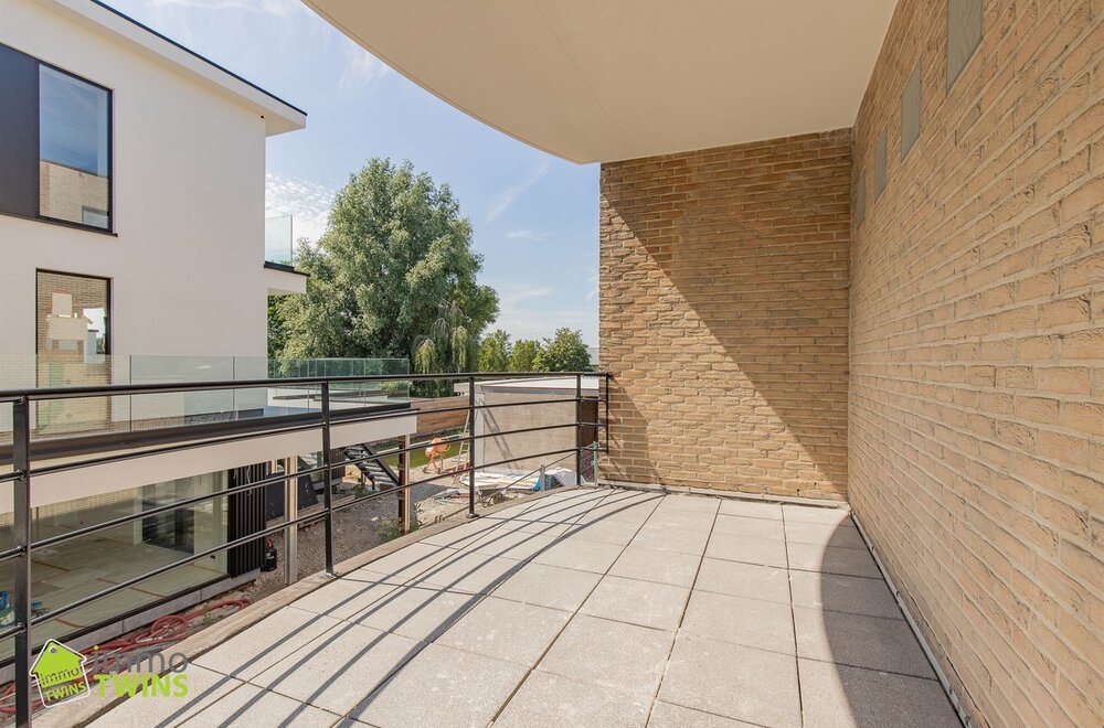 ruim-totaal-gerenoveerd-appartement-van-119-m-met-terras-staanplaats-en-garage-te-appels-bij-dendermonde007.jpg