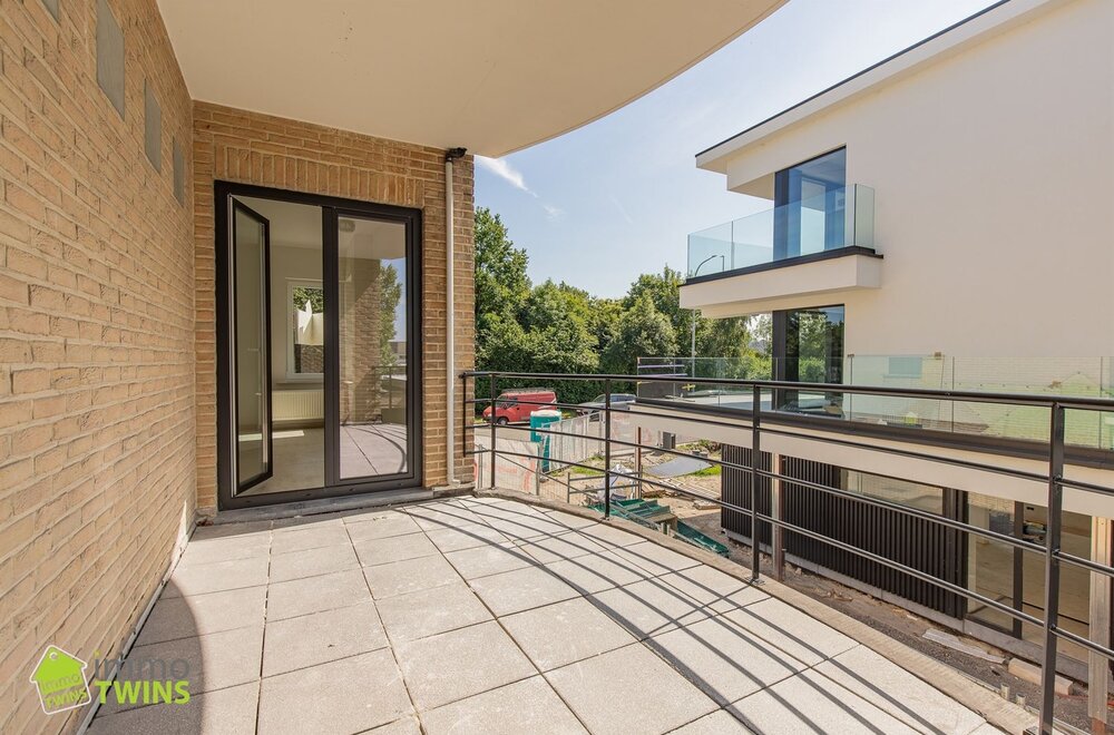 ruim-totaal-gerenoveerd-appartement-van-119-m-met-terras-staanplaats-en-garage-te-appels-bij-dendermonde008.jpg