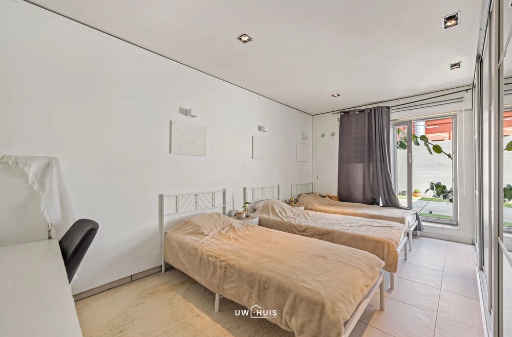 ruim-2-slpk-appartement-met-dubbele-garage-en-40m-terras006.jpg
