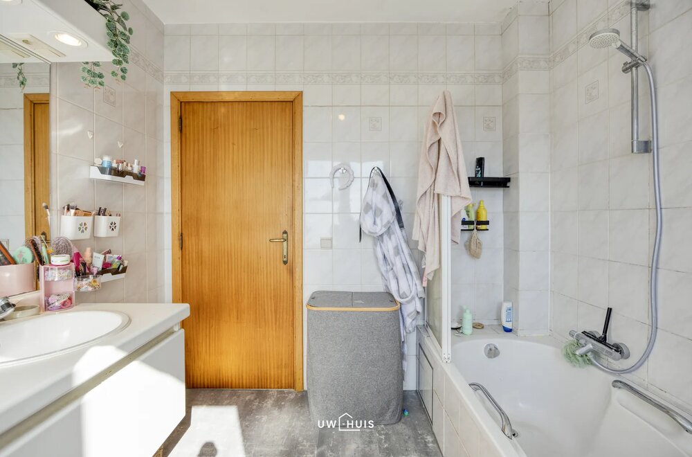 ruim-instapklaar-appartement-met-3-slaapkamers-en-garage010.jpg