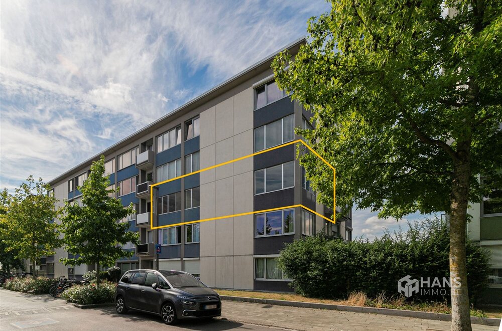 op-te-frissen-hoekappartement-80-m-met-2-slaapkamers-autostaanplaats-en-terras-in-borgerhout001.jpg