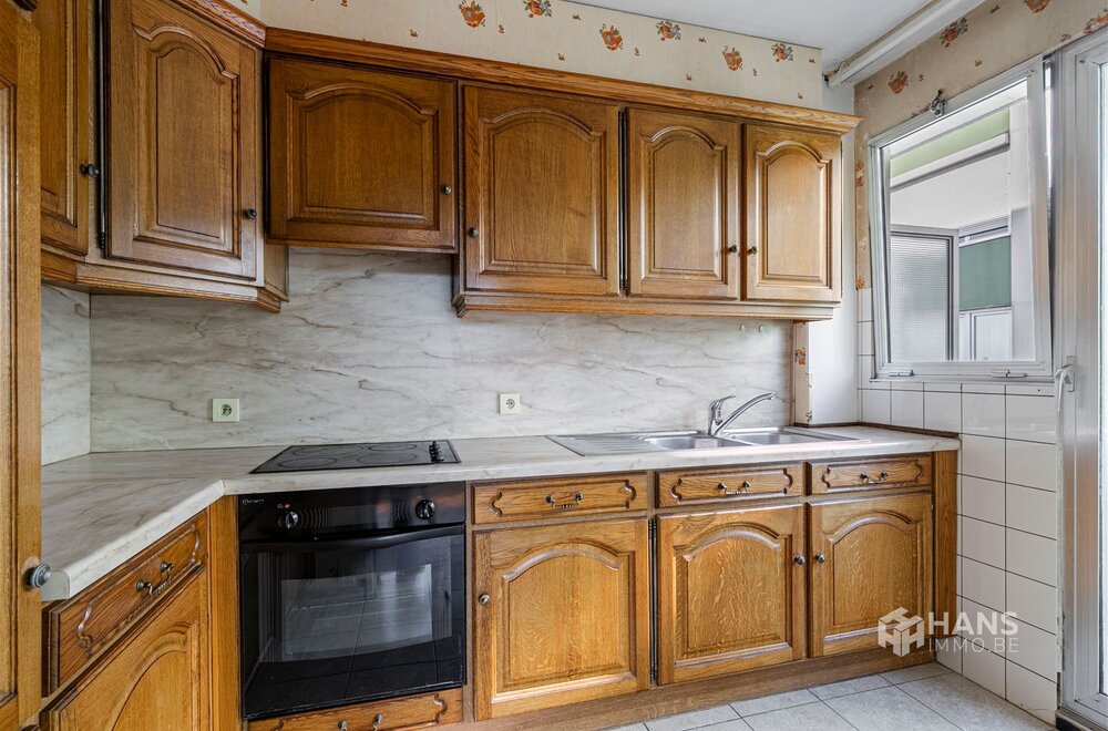 op-te-frissen-hoekappartement-80-m-met-2-slaapkamers-autostaanplaats-en-terras-in-borgerhout006.jpg